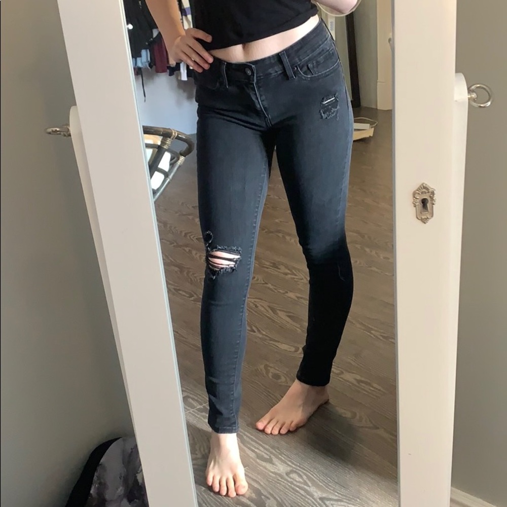 Black Levi’s 711 skinny jeans, 27